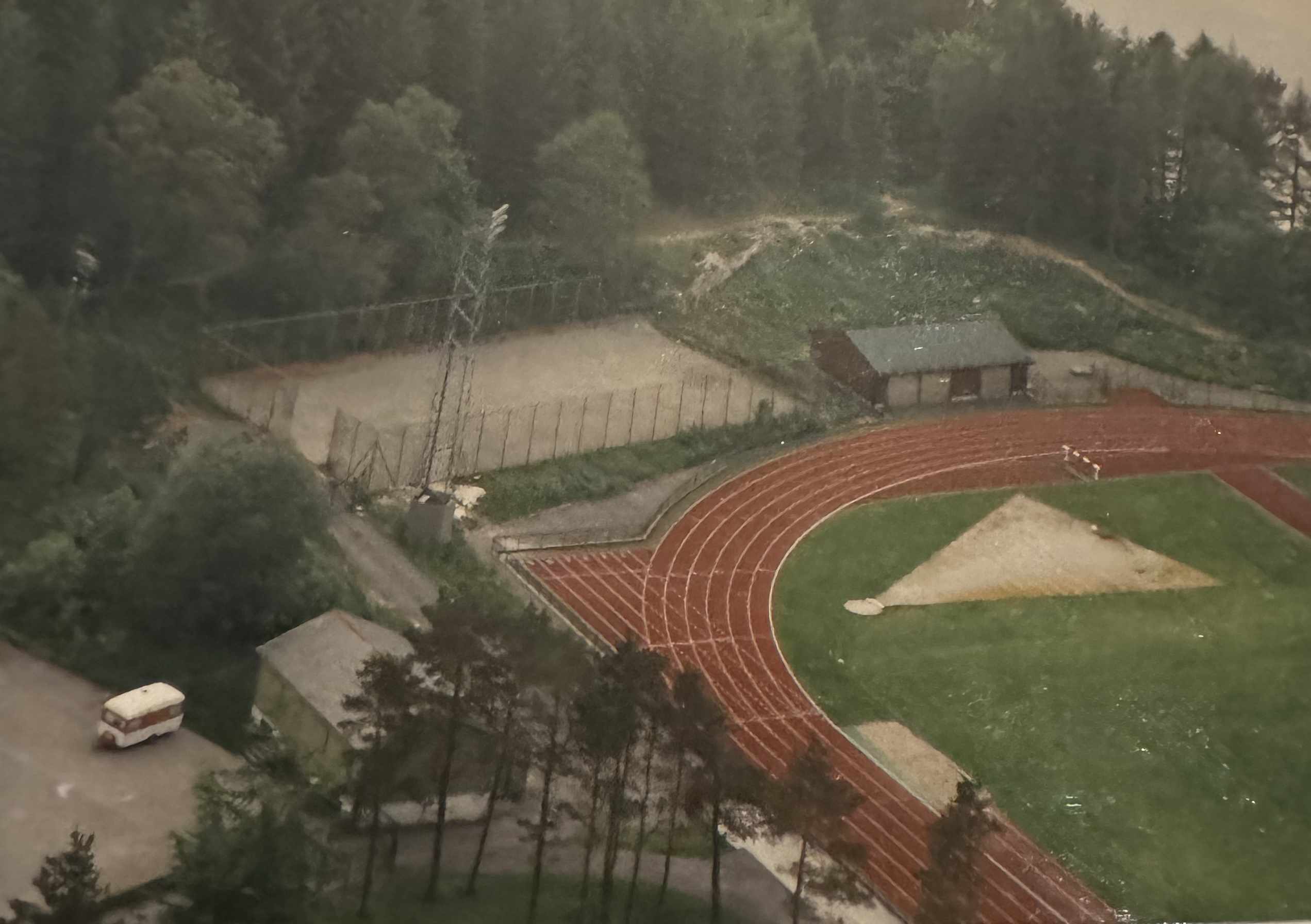 Tennisbana i 1983